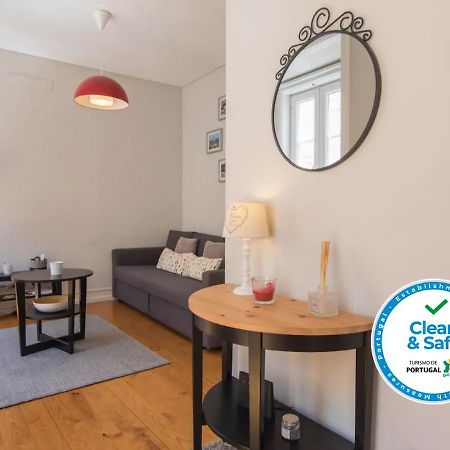 Appartamento Cozy Flat In The Heart Of Alfama Lisbona Esterno foto