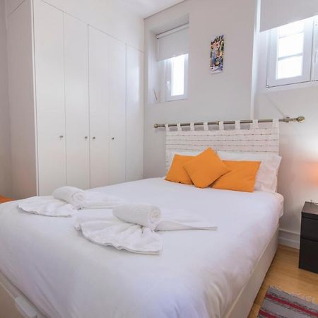 Appartamento Cozy Flat In The Heart Of Alfama Lisbona Esterno foto