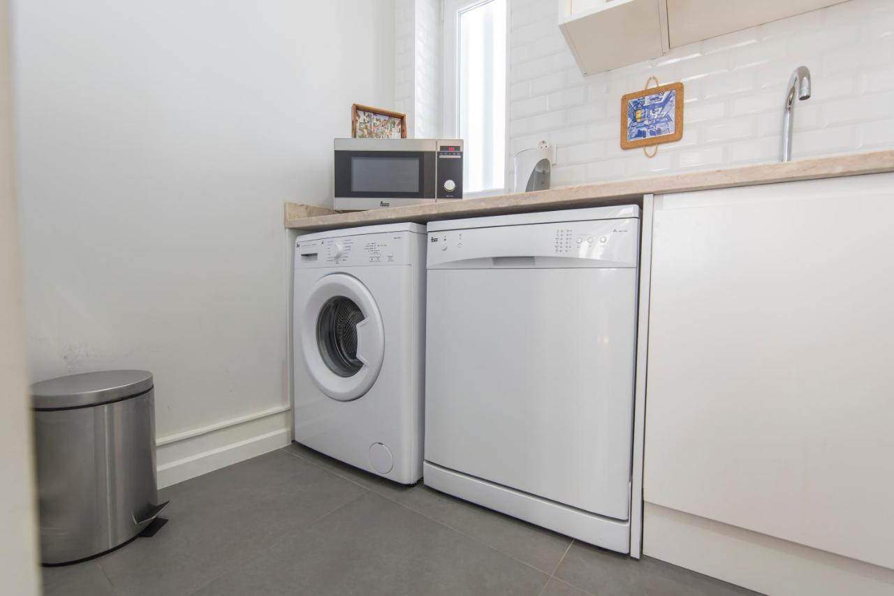 Appartamento Cozy Flat In The Heart Of Alfama Lisbona Esterno foto