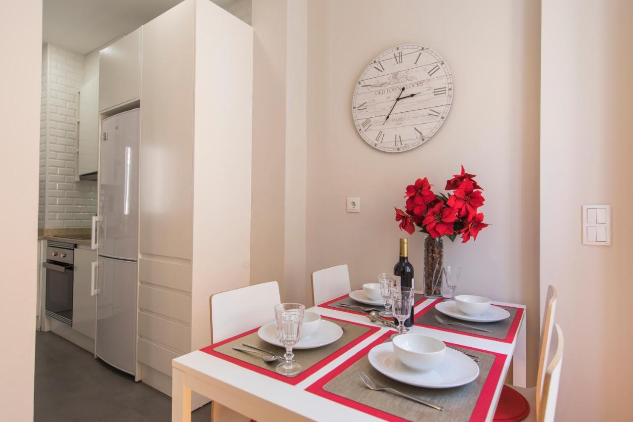 Appartamento Cozy Flat In The Heart Of Alfama Lisbona Esterno foto