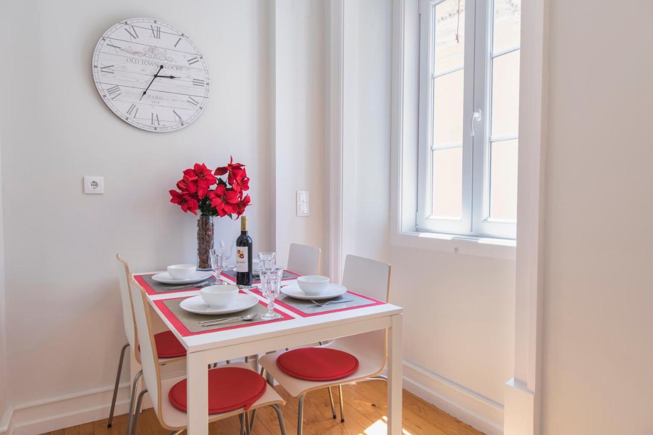 Appartamento Cozy Flat In The Heart Of Alfama Lisbona Esterno foto