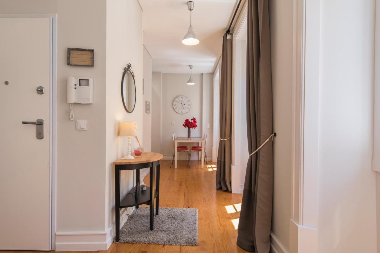 Appartamento Cozy Flat In The Heart Of Alfama Lisbona Esterno foto