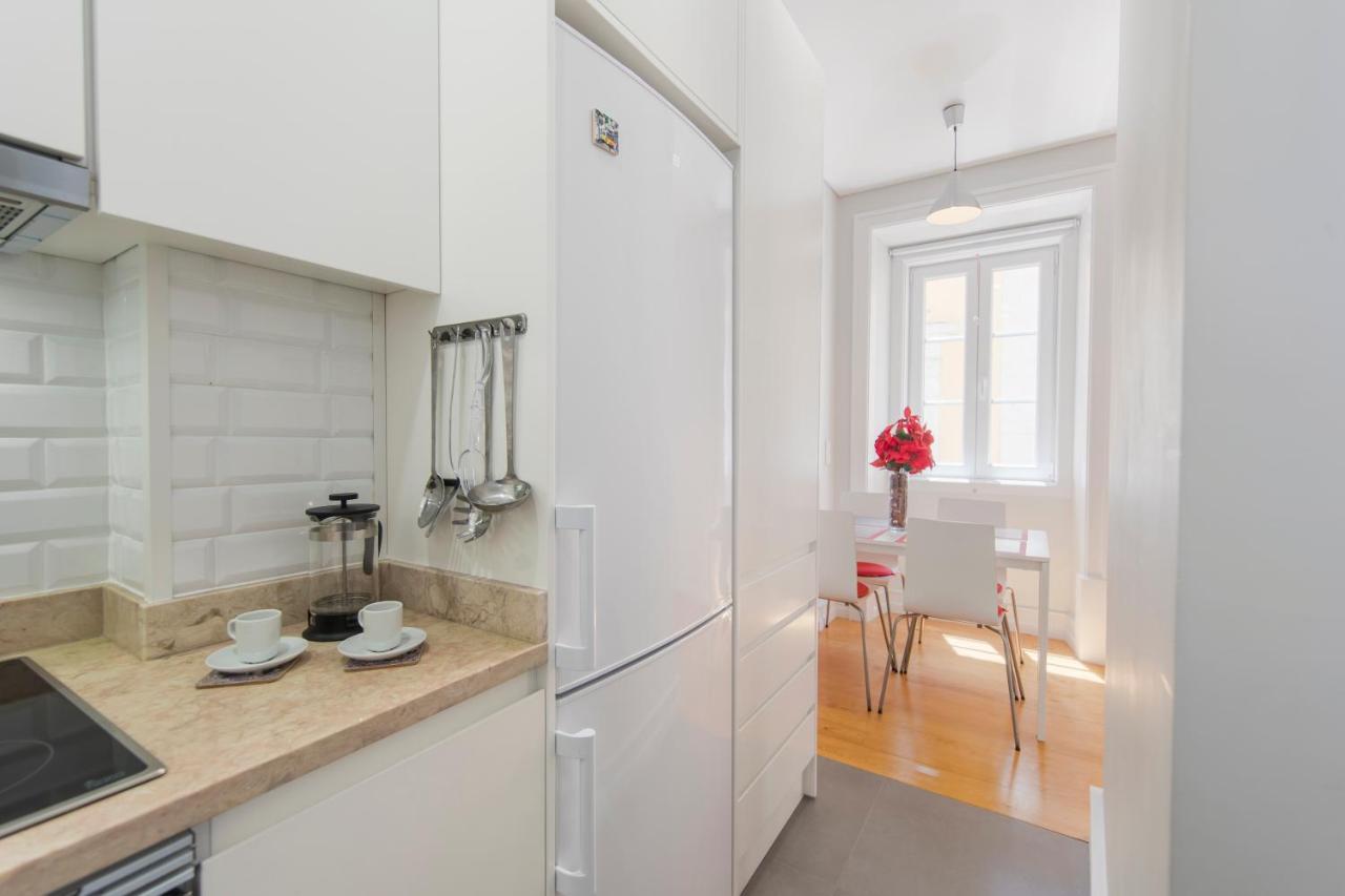 Appartamento Cozy Flat In The Heart Of Alfama Lisbona Esterno foto